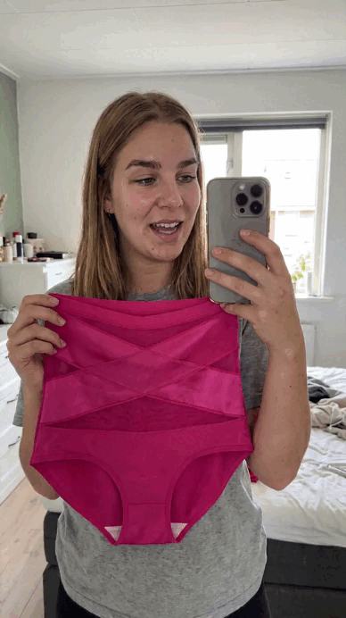 Customer review media